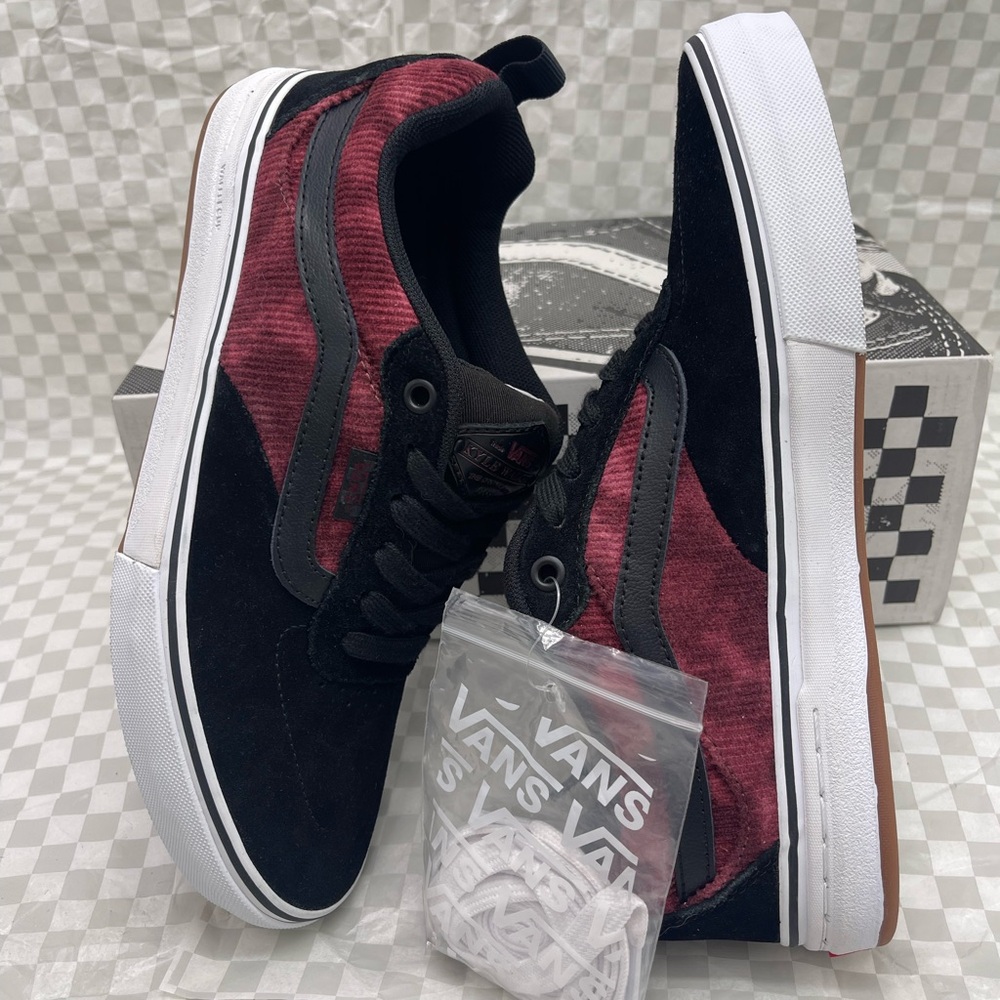Vans WMNS Kyle Walker
Corduroy Tie-Dye/Black/White Sneakers 
VN0A5JIEX4C - Picture 9 of 16